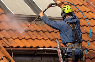 Démoussage et hydrofuge de toiture à Harcigny